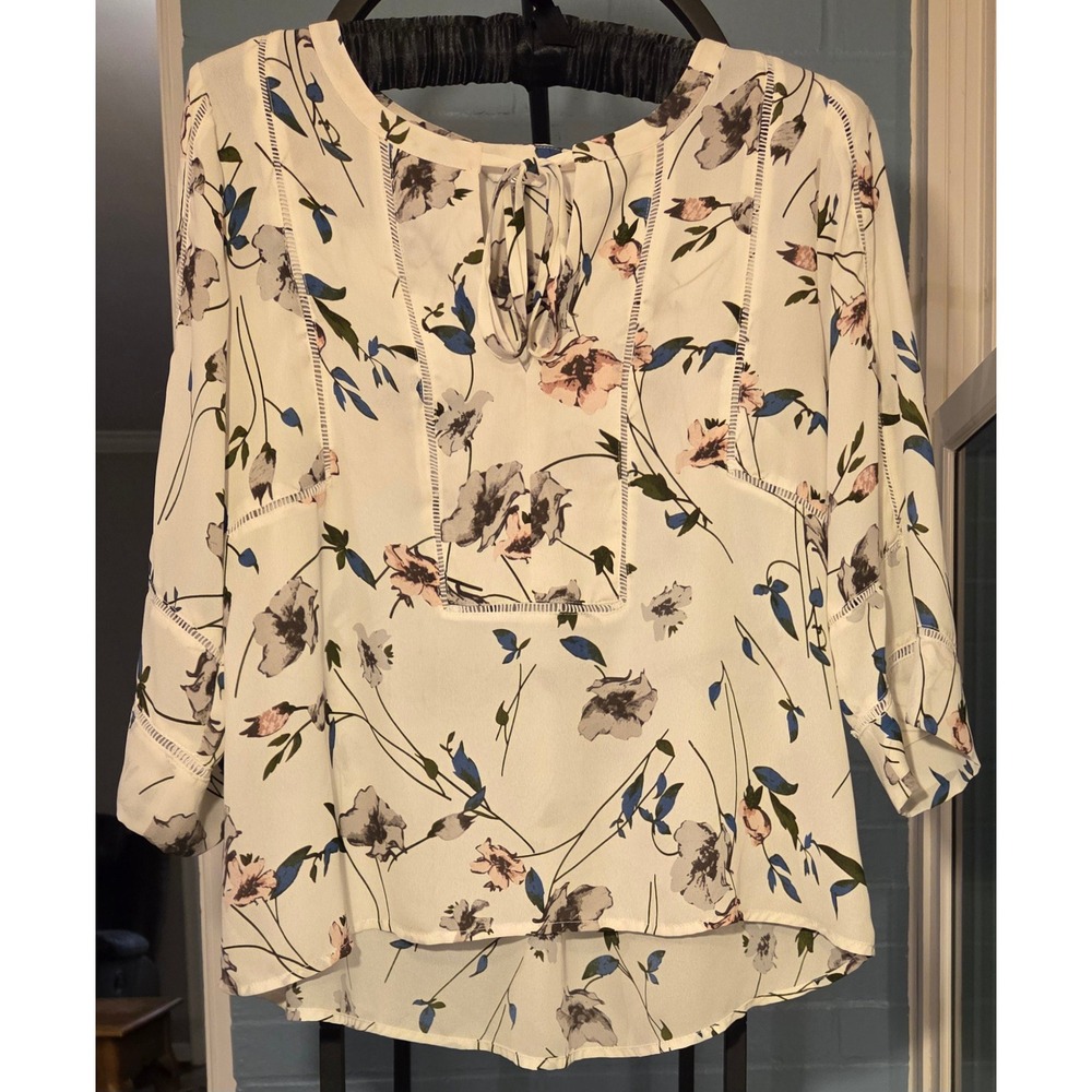 Q&A Floral Print Blouse‎ Tie Neck  White Pink Blue Size M